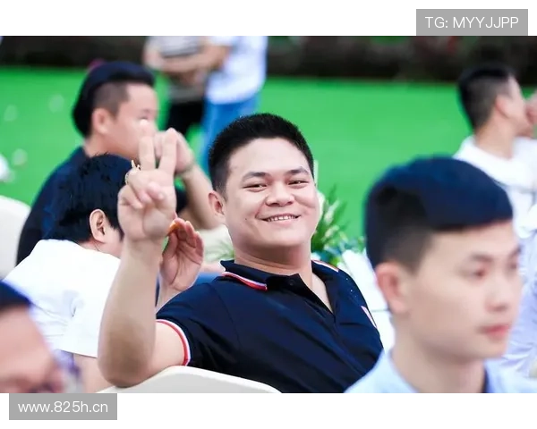 孙铭徽赛后直接去路边小摊吃碗面，场上高冷下场那股邻家大叔感把我懵了